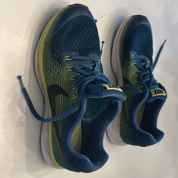 Nike Blue and Yellow Running Shoes - Picture 2 of 6